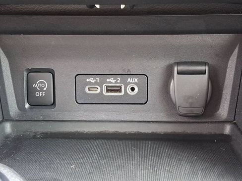 Used 2024 Nissan Sentra SV FWD image 28