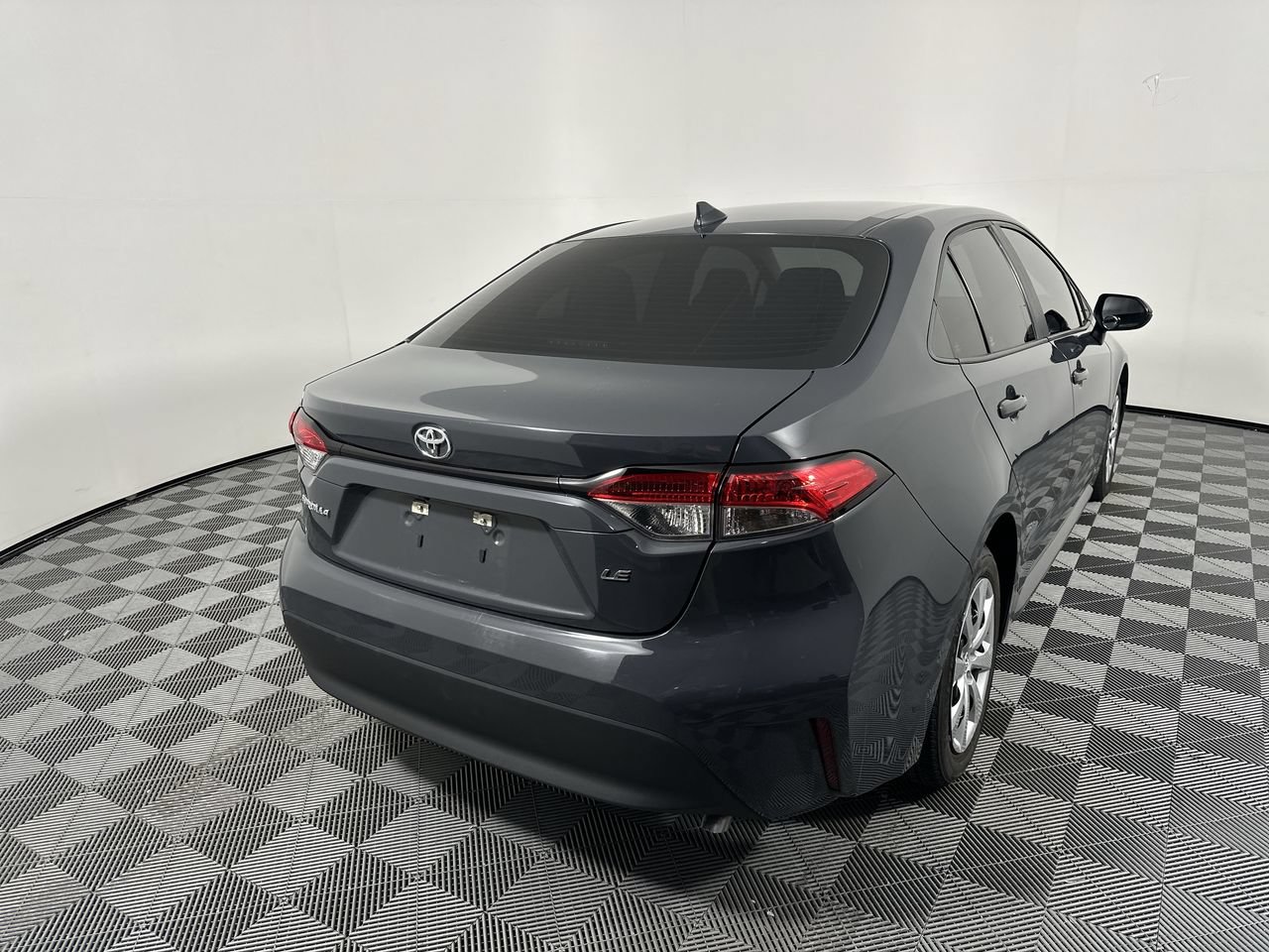 Used 2023 Toyota Corolla LE FWD image 3
