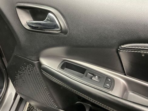 Used 2017 Dodge Journey Crossroad w/ Popular Equipment Group FWD image 22