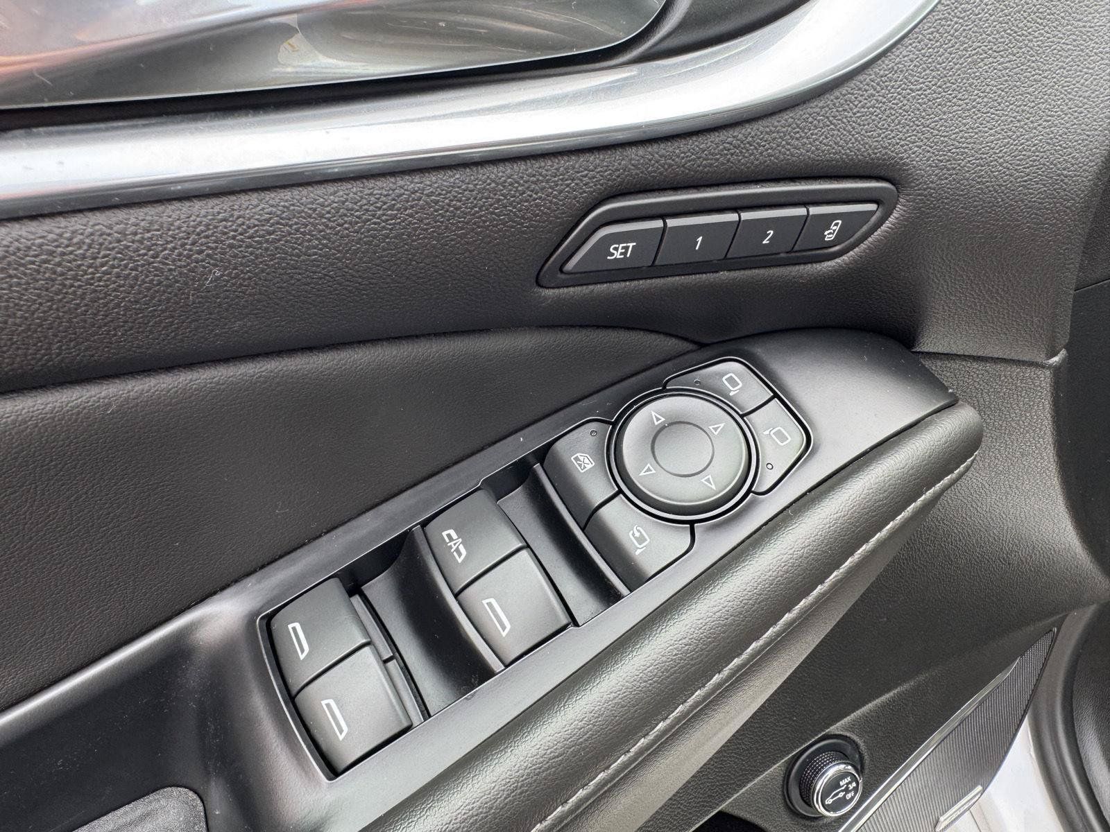 Used 2023 Buick Enclave Avenir w/ Avenir Technology Package AWD/4WD image 12