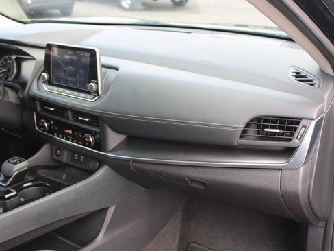 Used 2024 Nissan Rogue SV AWD/4WD image 29