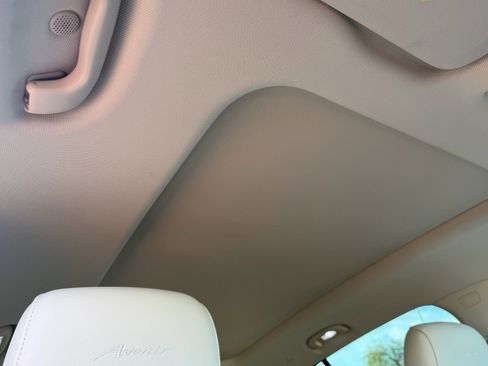 Used 2022 Buick Envision Avenir w/ Technology Package II image 10