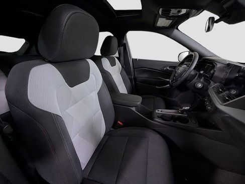Used 2026 Chevrolet Trax RS w/ Sunroof Package FWD image 26