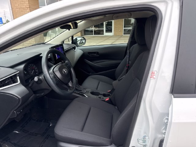 Used 2025 Toyota Corolla LE FWD image 8