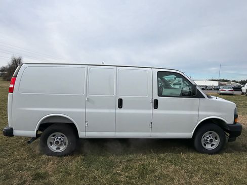 New 2025 GMC Savana 2500 Work Van w/ Driver Convenience Package image 6
