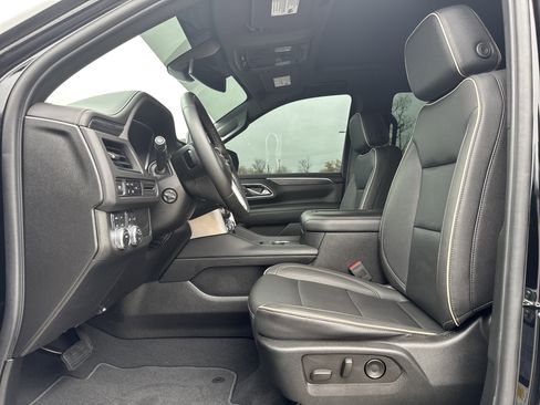 Used 2023 GMC Yukon SLT w/ SLT Premium Package image 16