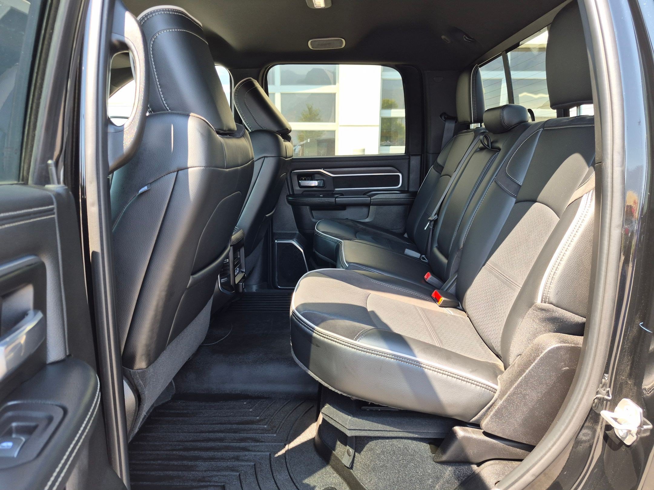 Used 2025 RAM 2500 Laramie AWD/4WD image 30
