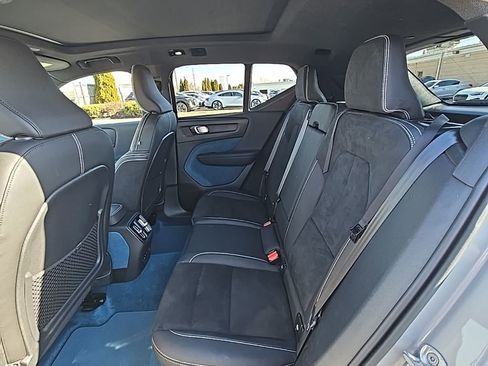Used 2023 Volvo XC40 Recharge Ultimate image 10
