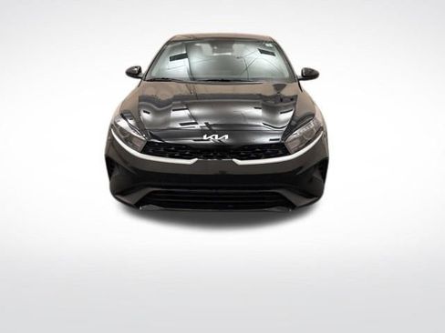 Certified 2023 Kia Forte LXS image 2