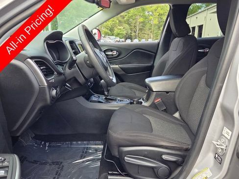 Used 2021 Jeep Cherokee Latitude FWD image 9