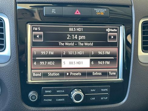 Used 2013 Volkswagen Touareg Executive AWD/4WD image 24