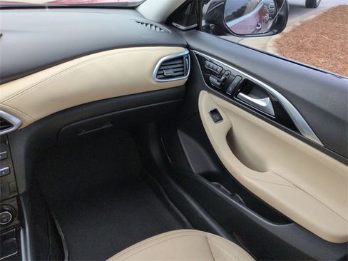 Used 2017 INFINITI QX30 Premium w/ Navigation Package image 16