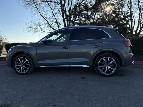 Used 2024 Audi SQ5 Premium w/ Convenience Package image 9