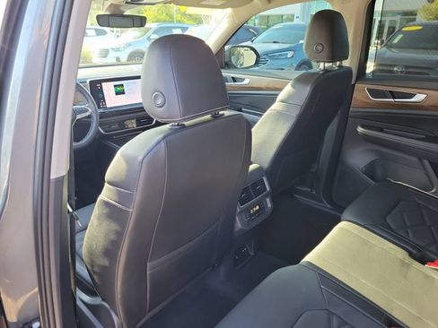 Certified 2024 Volkswagen Atlas SE FWD image 10