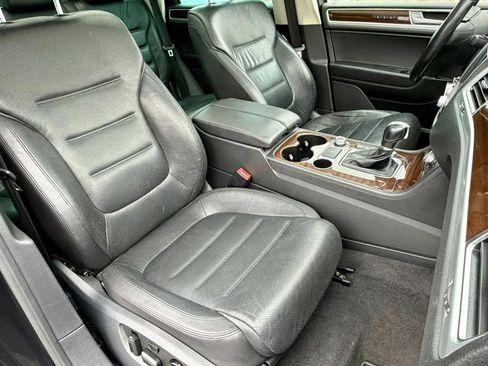 Used 2016 Volkswagen Touareg TDI image 17
