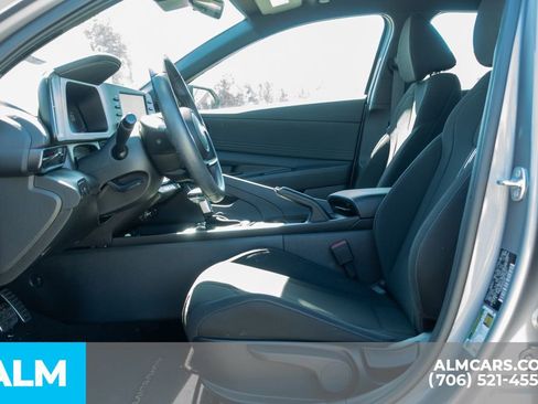 Certified 2025 Hyundai Elantra Sport FWD image 17