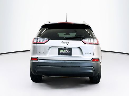 Used 2019 Jeep Cherokee Latitude Plus AWD/4WD image 7