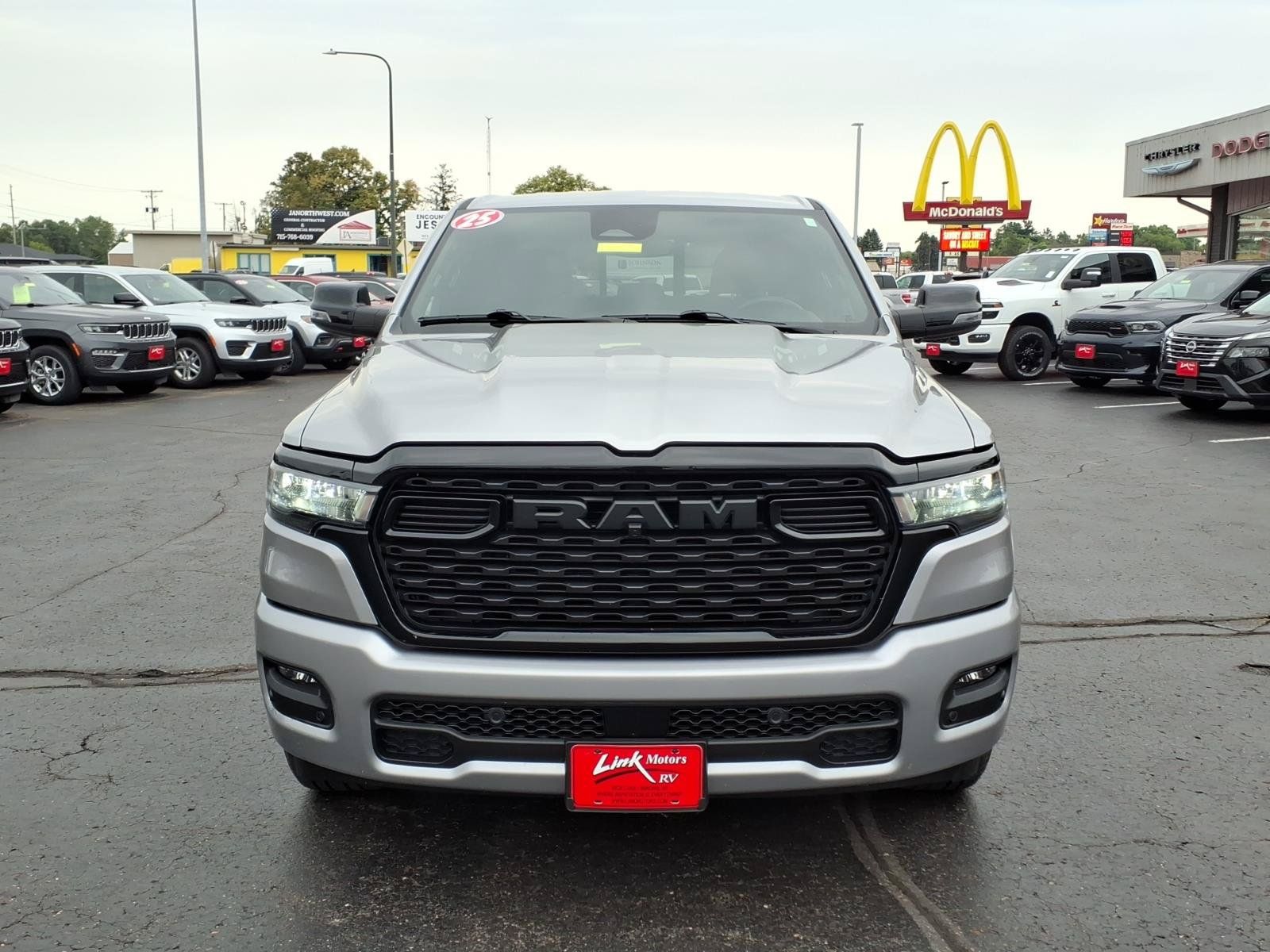 Used 2025 RAM 1500 Big Horn AWD/4WD image 9
