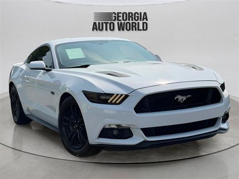 Used 2015 Ford Mustang GT RWD image 9