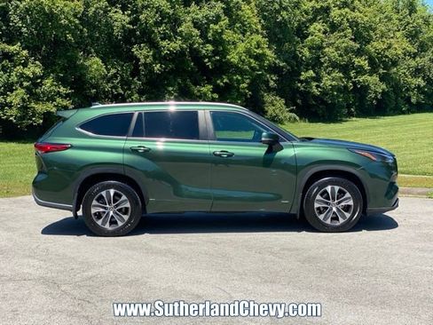 Used 2023 Toyota Highlander XLE AWD/4WD image 8