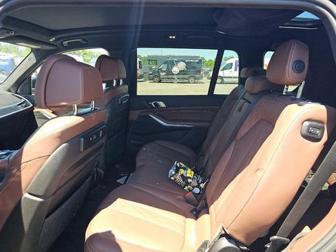 Used 2022 BMW X7 xDrive40i w/ M Sport Package AWD/4WD image 10