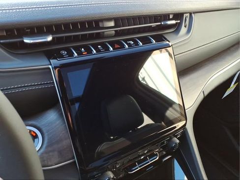 New 2025 Jeep Grand Cherokee Limited AWD/4WD image 19