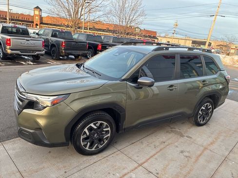 Used 2025 Subaru Forester Premium image 7