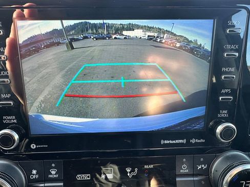 Used 2022 Toyota Highlander XLE image 18