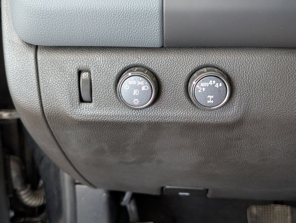 Used 2022 Chevrolet Colorado Z71 w/ Z71 Midnight Edition AWD/4WD image 12