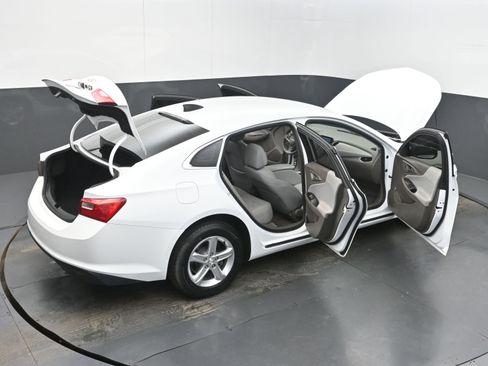 Used 2021 Chevrolet Malibu LS image 45