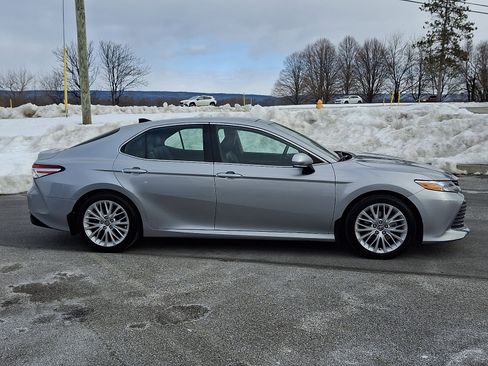 Used 2019 Toyota Camry XLE w/ Navigation Package image 7