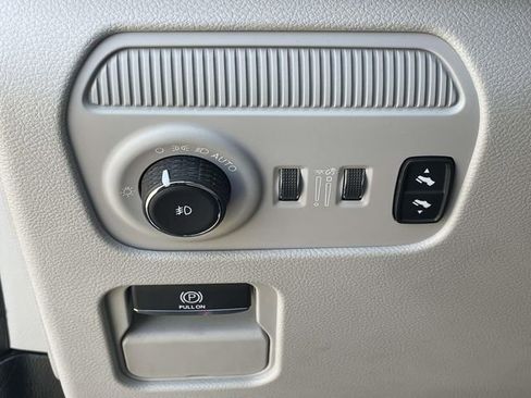 Used 2022 Jeep Wagoneer Series II AWD/4WD image 15