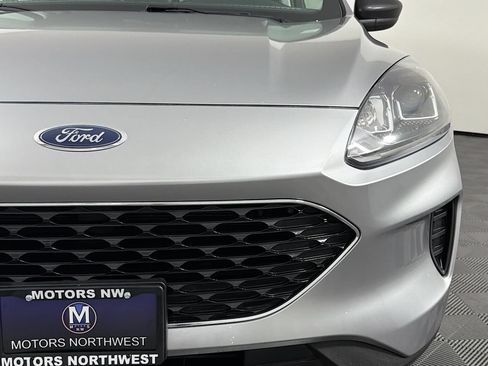 Used 2022 Ford Escape SE w/ Cold Weather Package AWD/4WD image 4