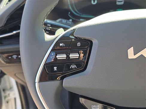 New 2026 Kia Niro EX image 31