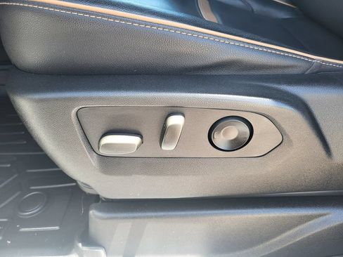 Used 2022 GMC Yukon XL AT4 AWD/4WD image 16