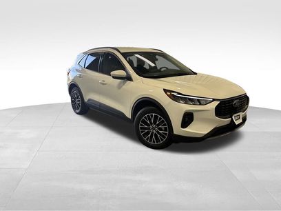 New 2025 Ford Escape SE w/ Class II Trailer Tow Package