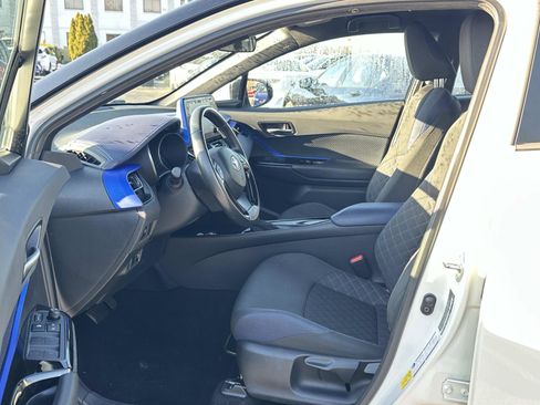 Used 2020 Toyota C-HR XLE image 19