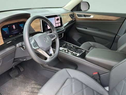 Used 2025 Volkswagen Atlas SE FWD image 31