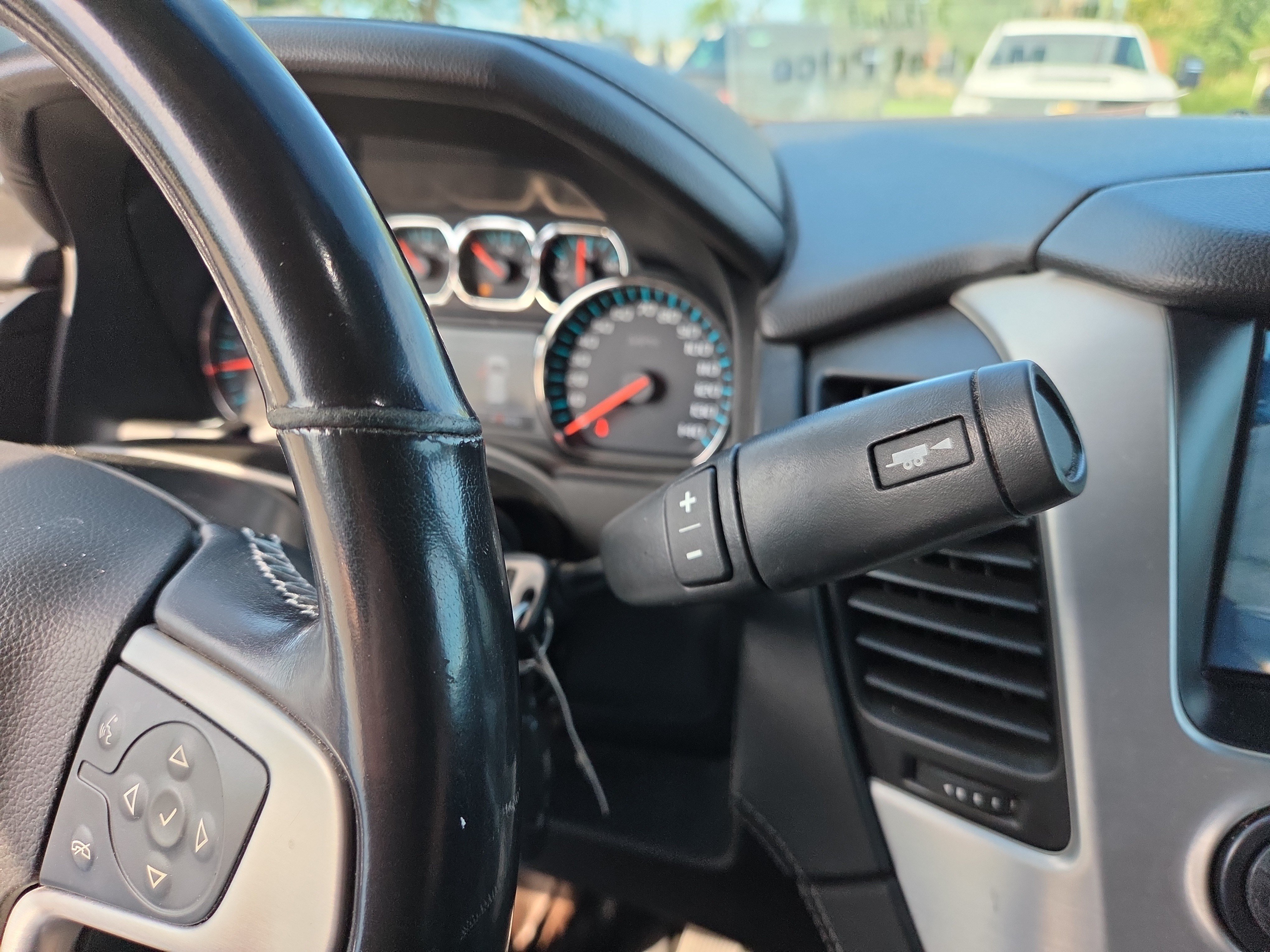 Used 2018 GMC Yukon SLE w/ SLE Value Package AWD/4WD image 11
