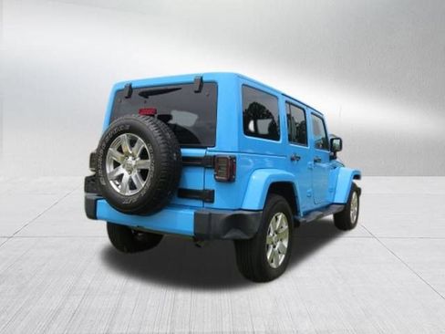 Used 2018 Jeep Wrangler Unlimited Sahara w/ Dual Top Group AWD/4WD image 3