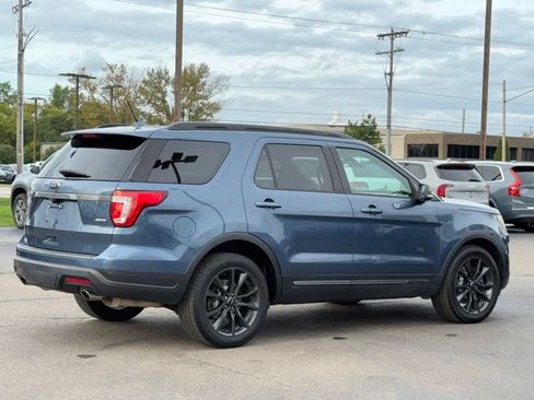 Used 2019 Ford Explorer XLT w/ Equipment Group 202A AWD/4WD image 33