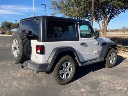 Used 2019 Jeep Wrangler Sport image 4