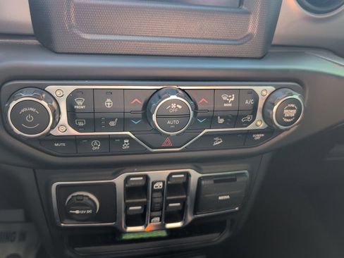 Used 2021 Jeep Wrangler Sport image 17