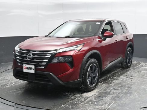 Used 2024 Nissan Rogue SV image 8