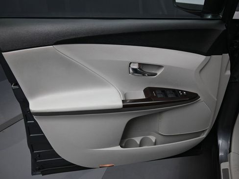 Used 2012 Toyota Venza LE image 11