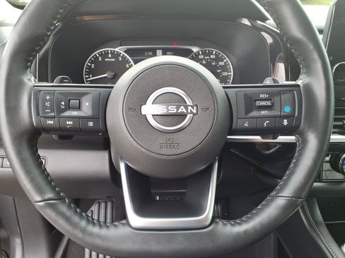 Used 2024 Nissan Pathfinder SL AWD/4WD image 10
