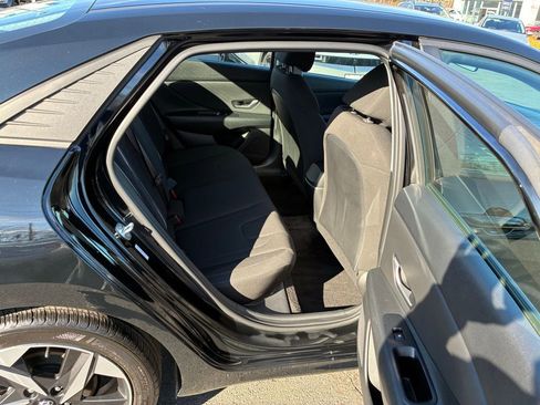 Used 2023 Hyundai Elantra SEL w/ Convenience Package image 18