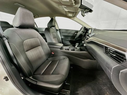 Used 2025 Nissan Altima 2.5 SV FWD image 29
