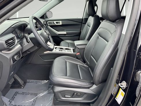 Used 2023 Ford Explorer XLT w/ Equipment Group 202A image 9