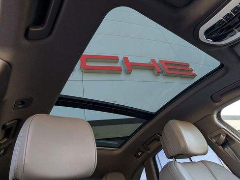 Certified 2025 Porsche Macan AWD/4WD image 27